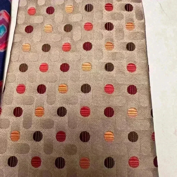 NWT Lot Of 2 Geoffrey Beene Ties Silk-Tan With Polka Dots, Blue With Red Design - Picture 2 of 11